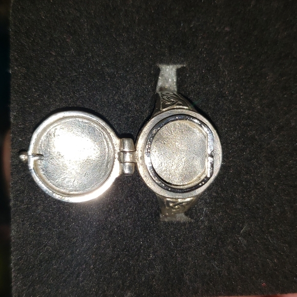 EUC Silver, Celtic Poison Ring - Picture 2 of 5
